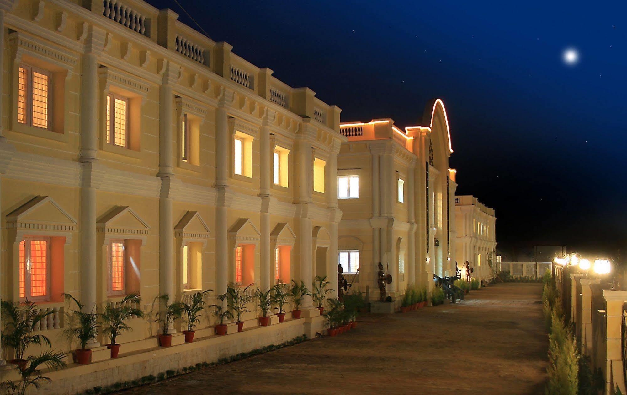 Kumararraja Palace Yelagiri Esterno foto